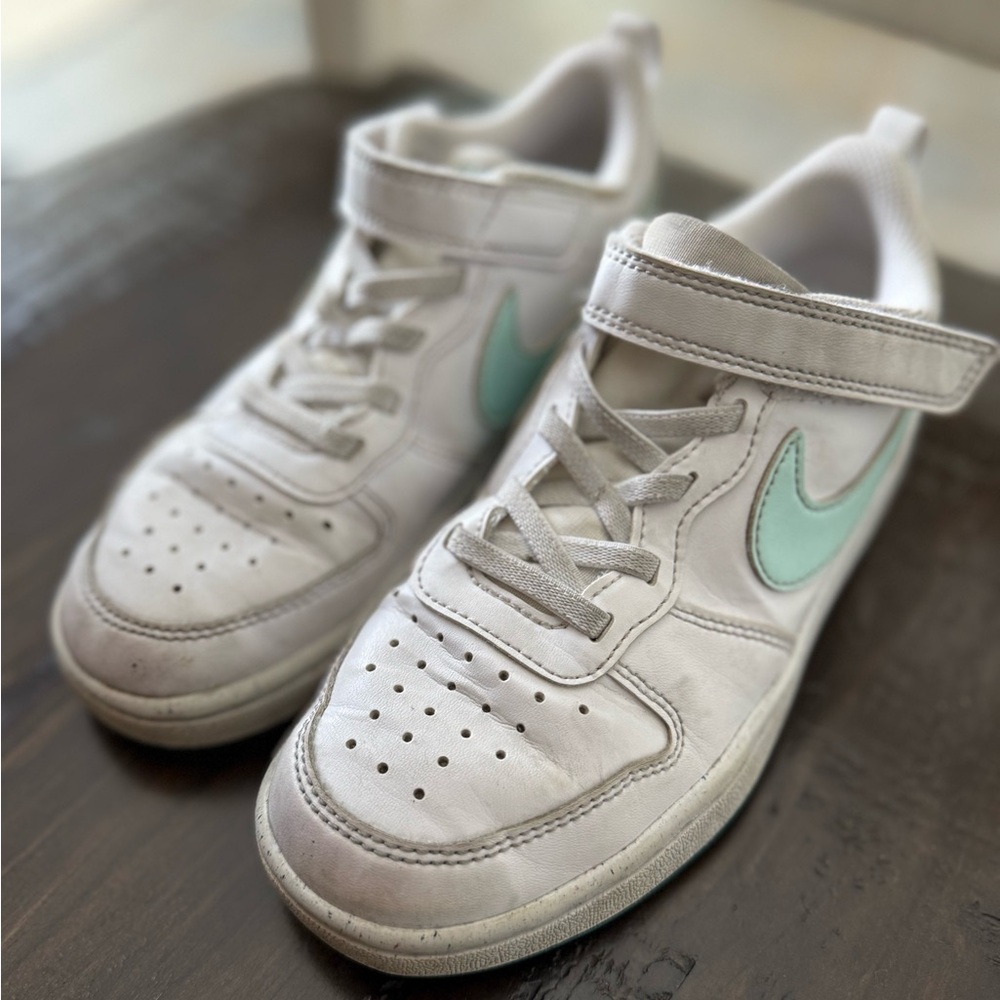 Nike Court Borough Low 2 GS Sneakers – Girls Size 2 – White & Mint Green